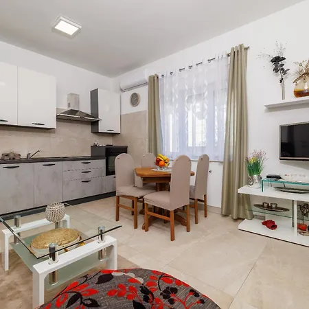 Ahel Apartamento Jadranovo