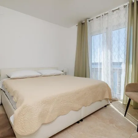Ahel Apartment Jadranovo