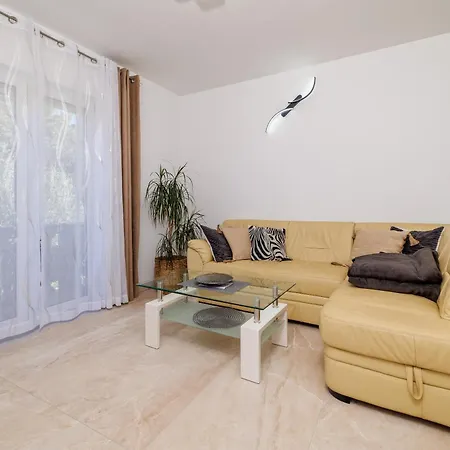 Ahel Apartment Jadranovo