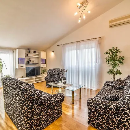 Ahel Apartment Jadranovo